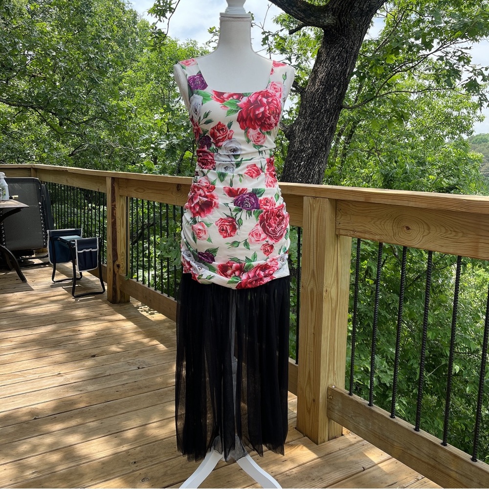 New without tag beautiful floral party dress